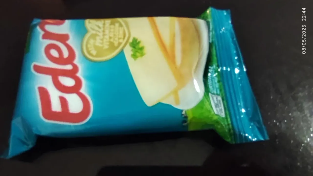 2e6b546b-21e5-4a7c-8a25-92e95e4ecc59.jpg