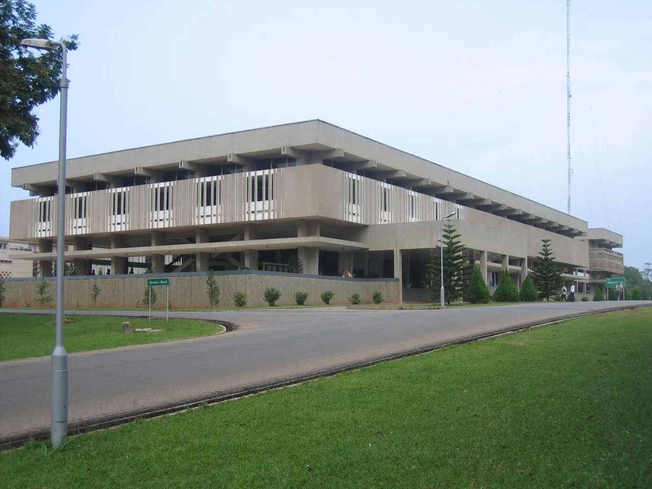 Exterior_of_Great_hall_Knust.jpg