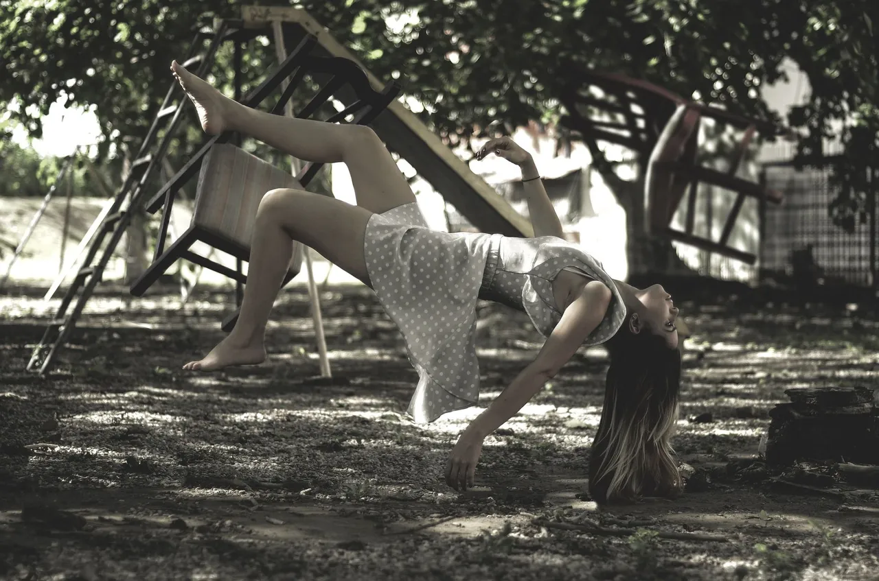 Falling woman.jpg