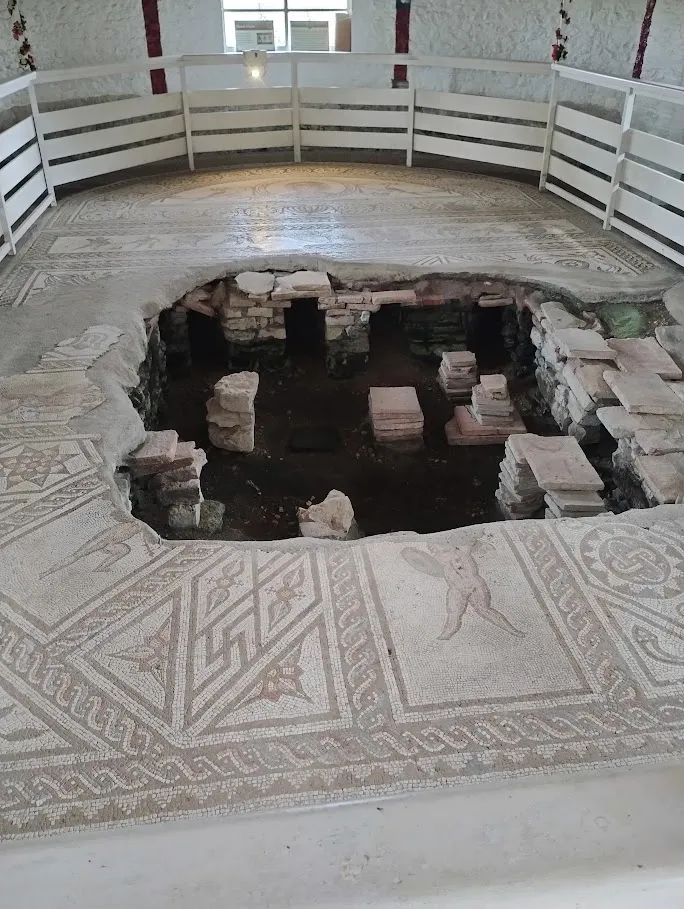 Mosaic with under-floor heating