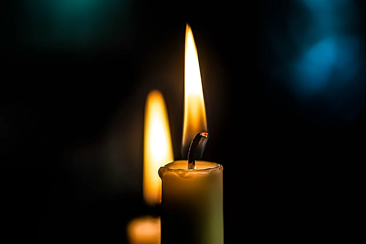 burning-candles-g739b36757_1280.jpg