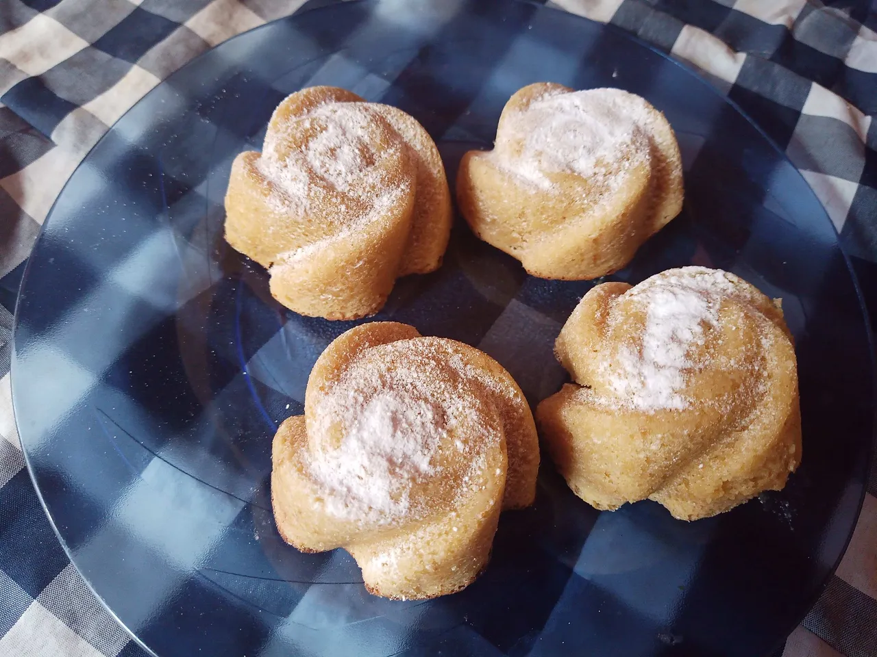 [ESP-ENG] 🍰 ¡Ponquesitos Rellenos de Dulce de Leche! / Cupcakes Stuffed with Milk Caramel! 🍰