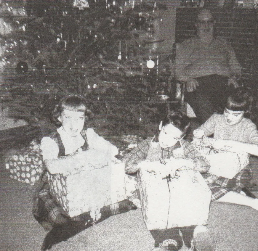 1963-12 - Morehead Kids, Presents.jpg