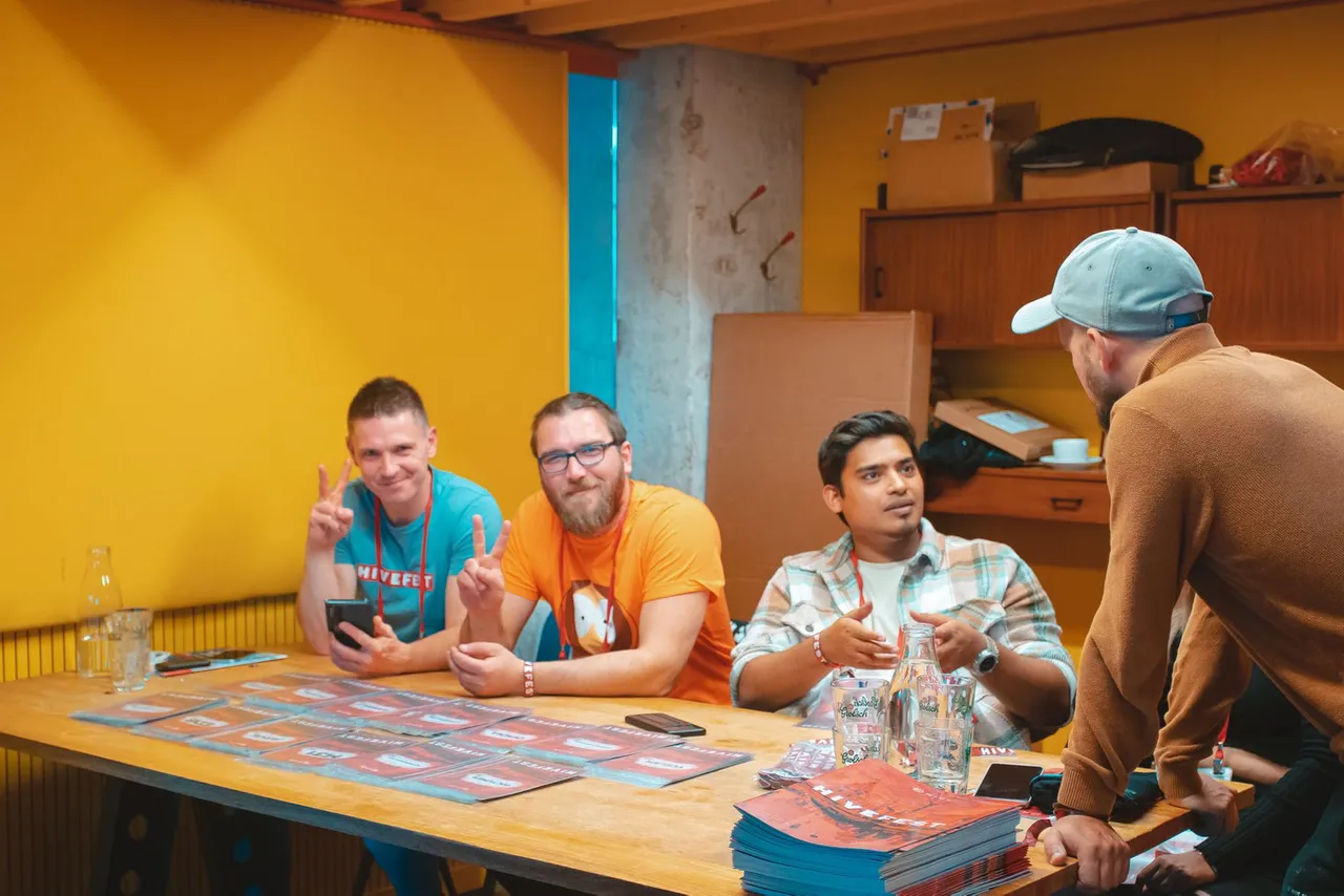 Registration room with the Beet Boys & crew. Pic by @rubencress