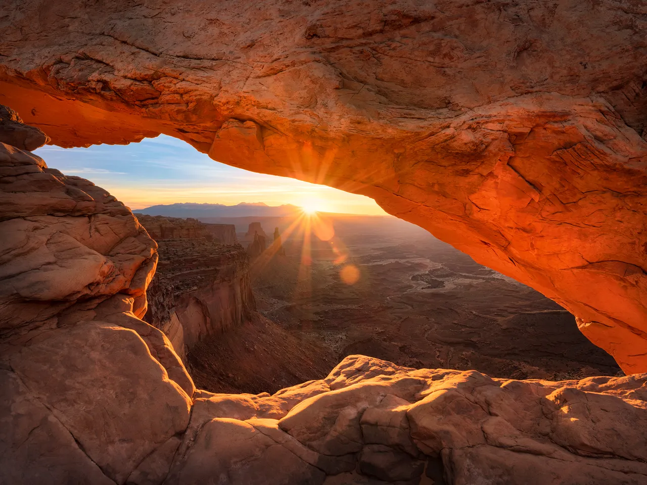 Elia-Locardi-GFX-50s-23mm-Mesa-Arch-2048.jpg