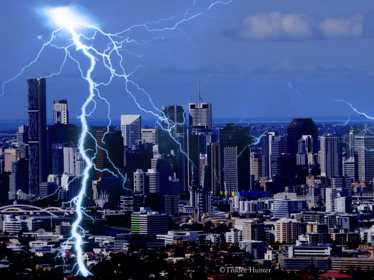 Lightning strikes  Brisbane city.jpg