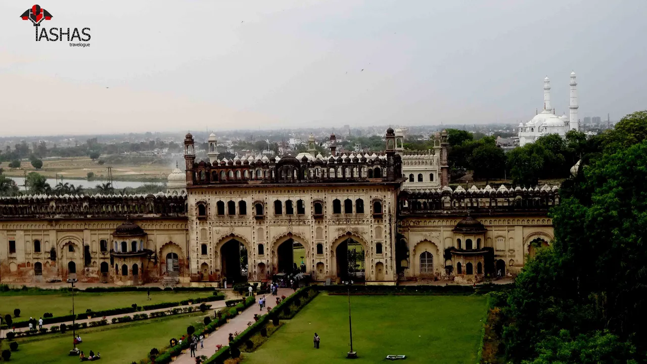 Bara Imambara Full entrance view.jpg