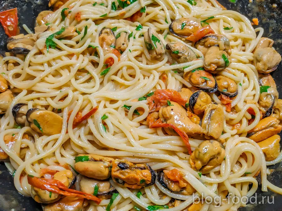 Spaghetti with mussels