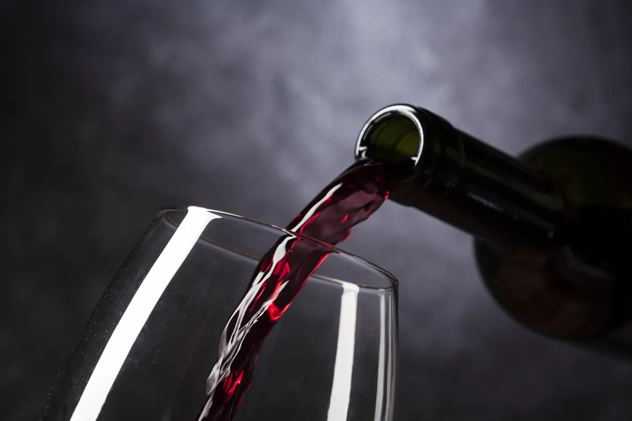 wine4813260_1920.jpg