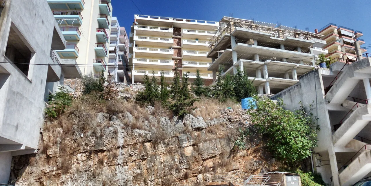 Conrete in the heat: On every open space they build more skyscrapers