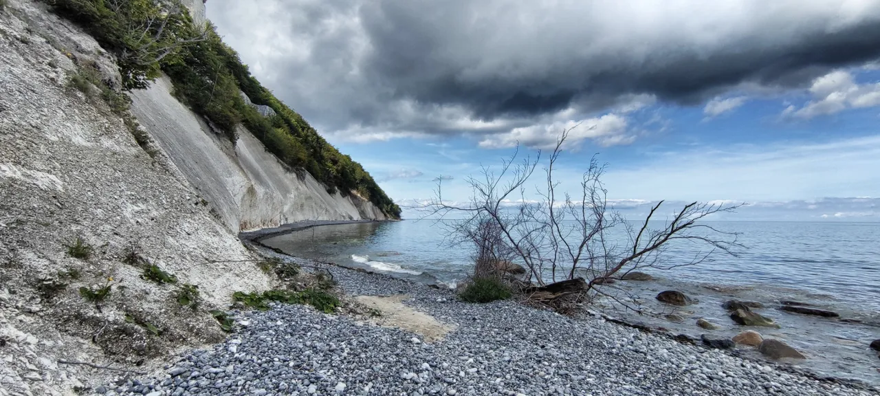 See the small way along the cliff