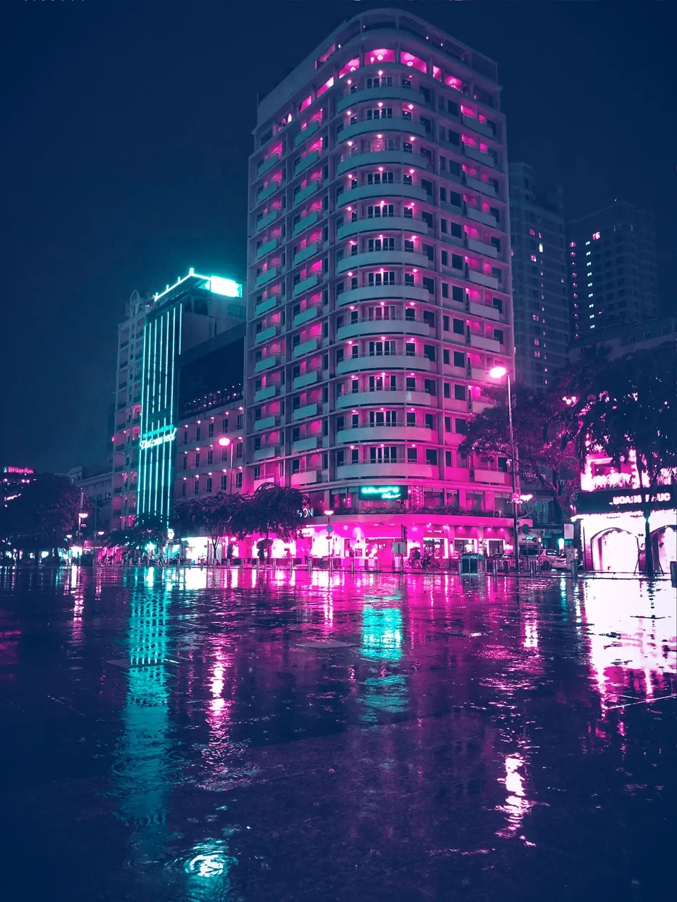 Vietnam is filled with Vaporwave and Cyberpunk Aesthetics
