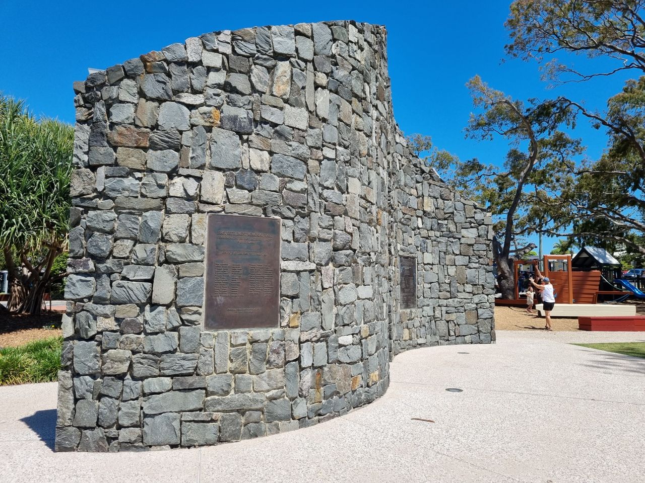 Settlement Cove is named after the first the European settlement in Queensland in 1824. The Traditional Custodians are the Ningi-Ningi Clan.