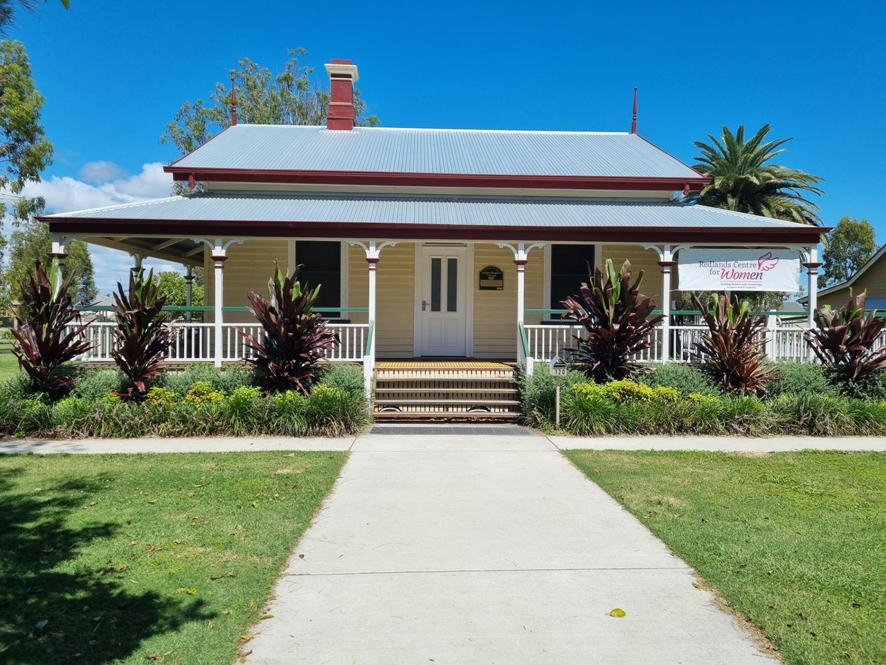 Another is the Station Master’s Cottage. It was built in 1889 but relocated from its original place near the railway line to this historic precinct to try and keep a lots of Cleveland’s oldest buildings together.