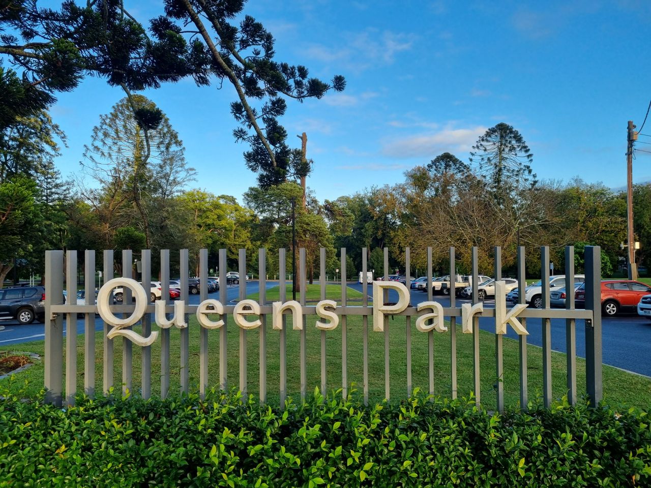 About 1 and half hours drive from Brisbane is Queens park situated in East Toowoomba