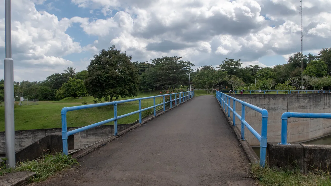 The bridge on the dam