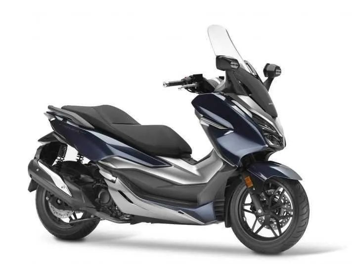 Honda Forza 250 Official Challenge Yamaha Xmax