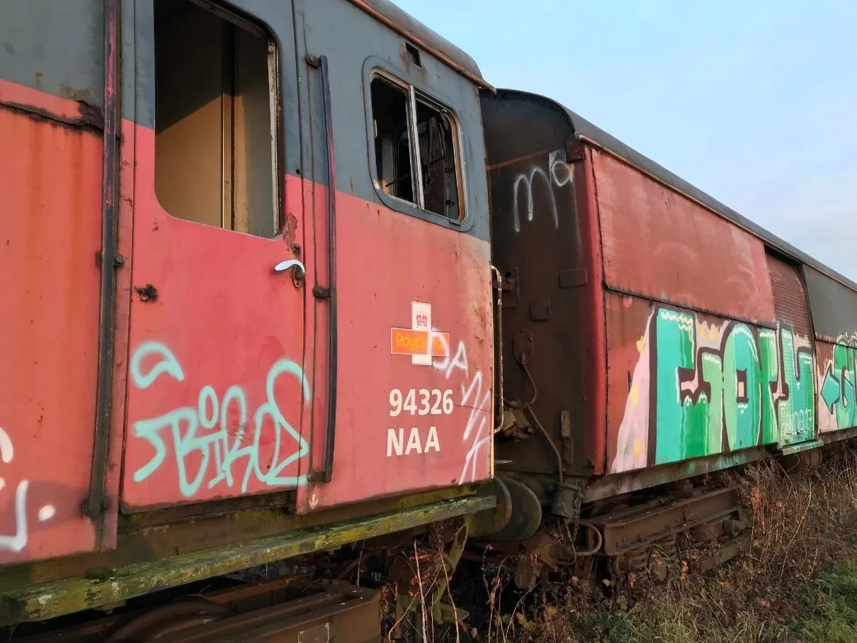 5z2dp7smfi.jpg