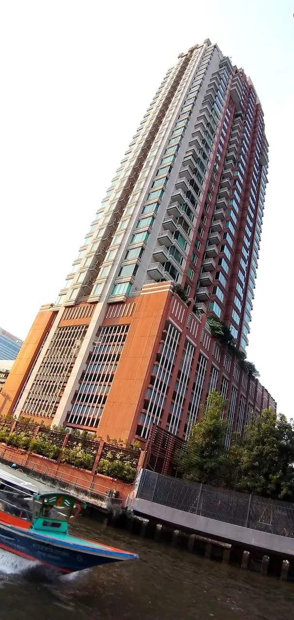 jkt6aq20e6.jpg