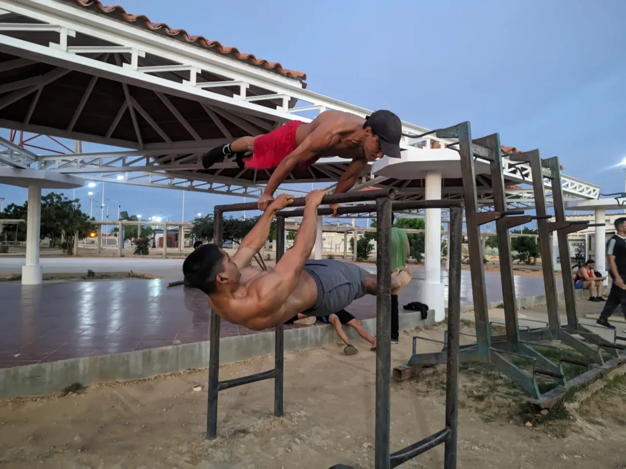 AckLKbvSX7m99nGa_PXL_20241231_184154107.webp