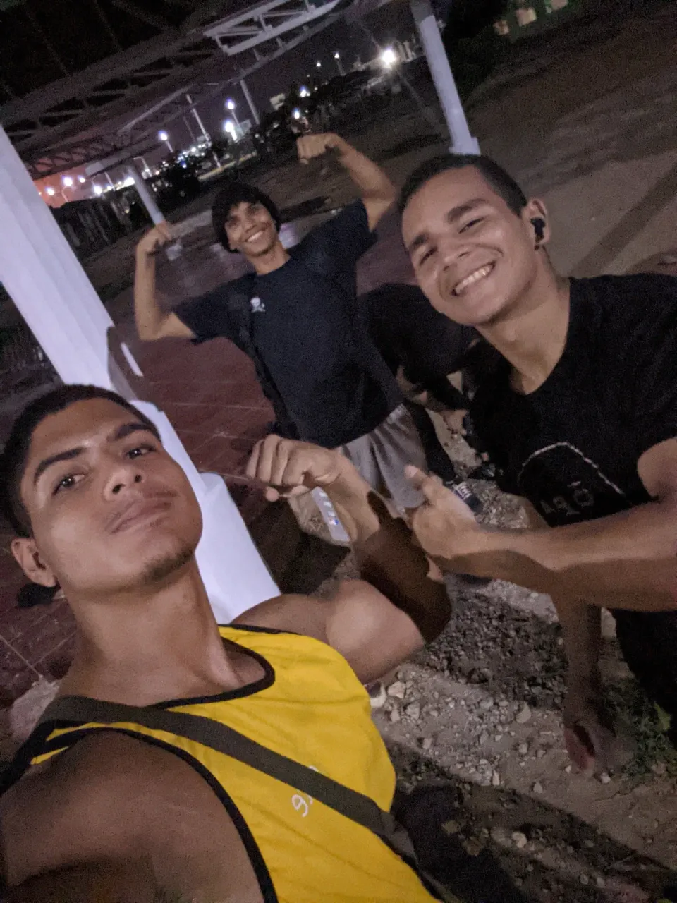 Co1mpB3zttUXX9l6_PXL_20240924_201842979.webp