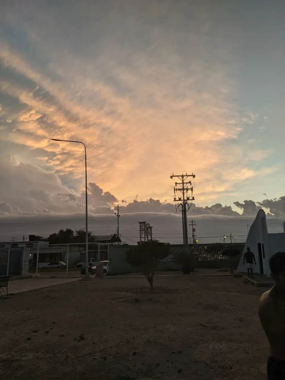 DSmyOEIhdwTLxPZ1_PXL_20240924_184456777.webp
