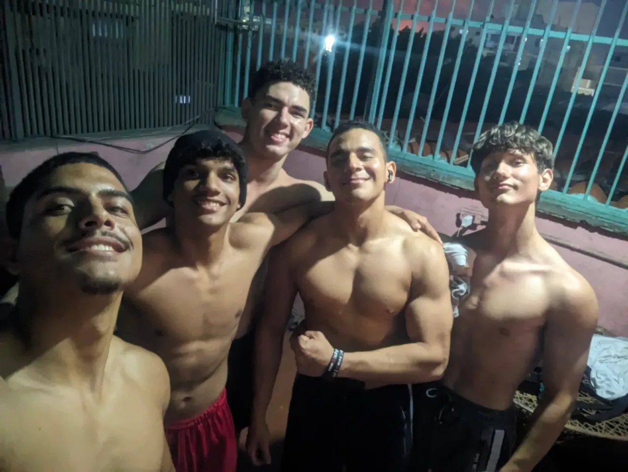 K4q0aG95UDJN8l7a_PXL_20250630_211133166.webp