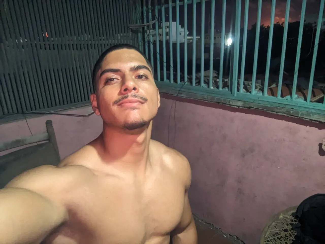 MxbbCWBmvdzaYEPn_PXL_20250801_221851452.webp
