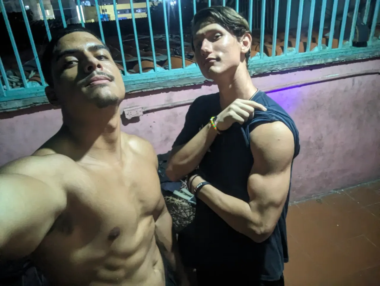 V0m4SIyiEBh0wdF1_PXL_20250508_201056863.webp