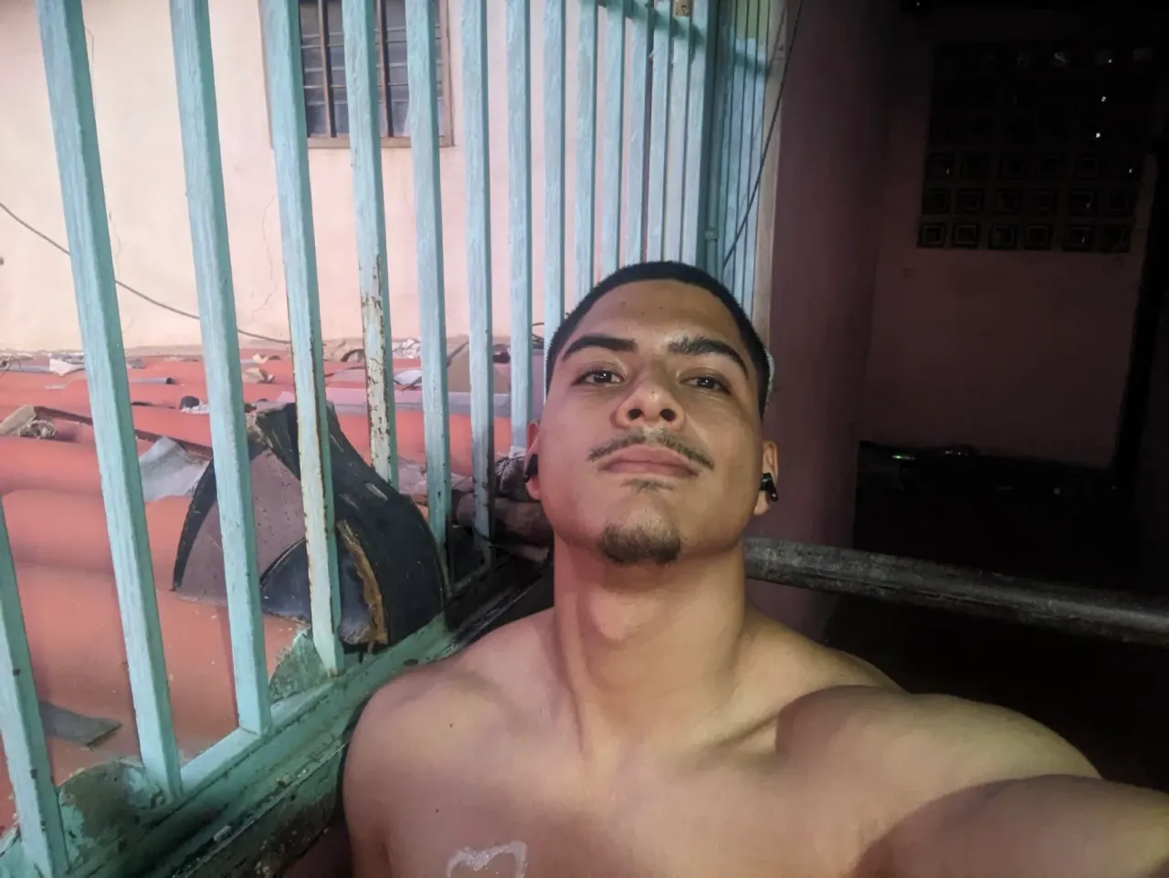YkJYl86nOLY8fIuR_PXL_20250408_190645071.webp