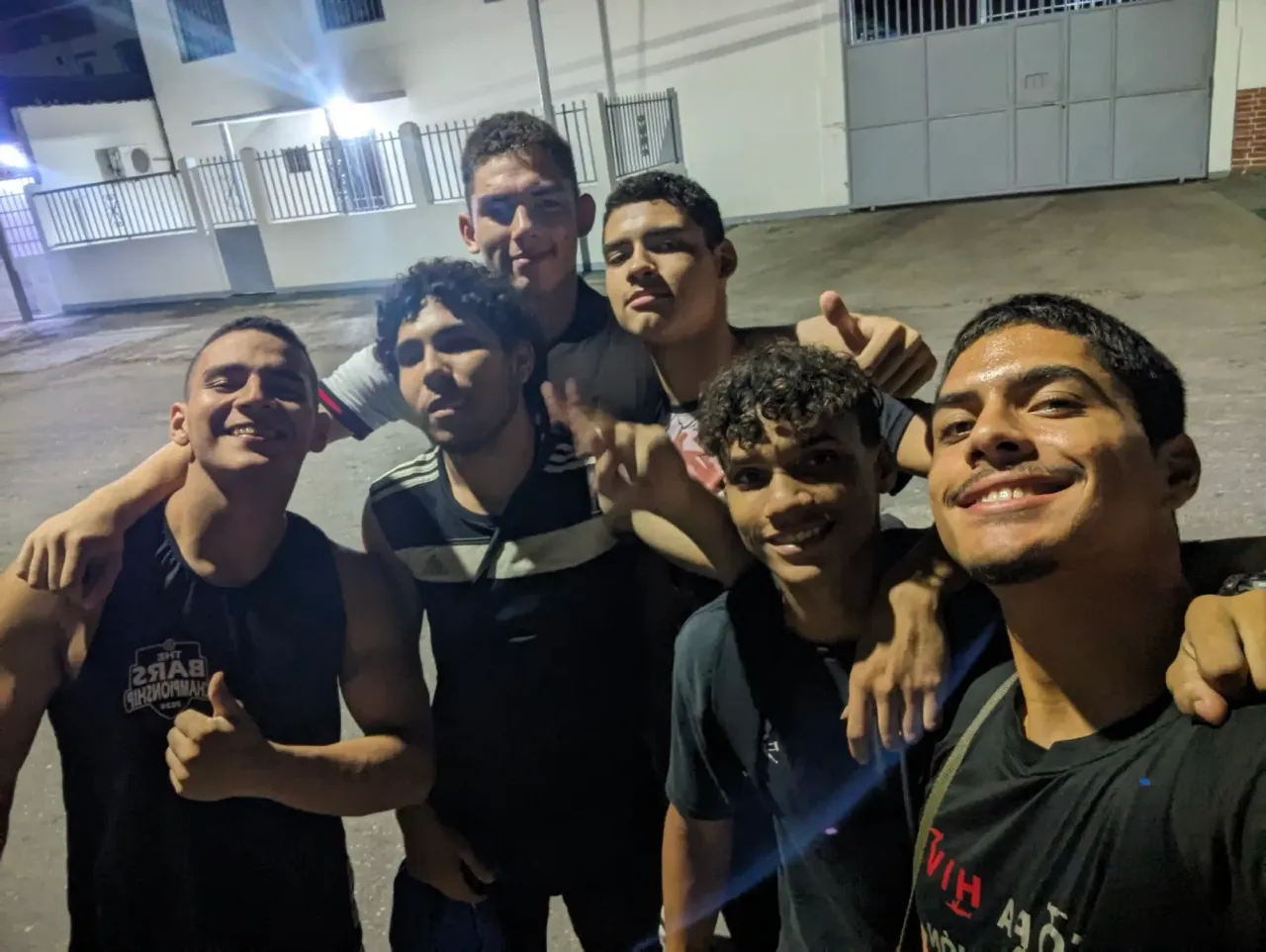 dRFzNAL8Ix4hNDmR_PXL_20241119_203924319.webp