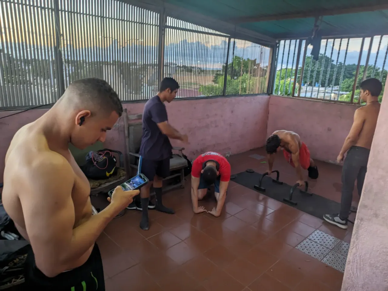 sYrBSOFBPJLsotoh_PXL_20241115_181701776.webp