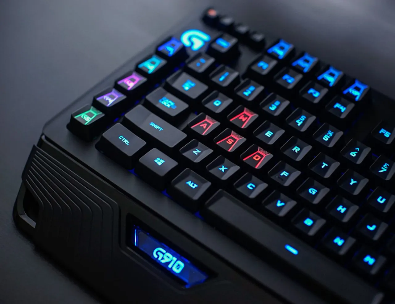 Logitech-Orion-Spark-RGB-Mechanical-Keyboard-01.jpg