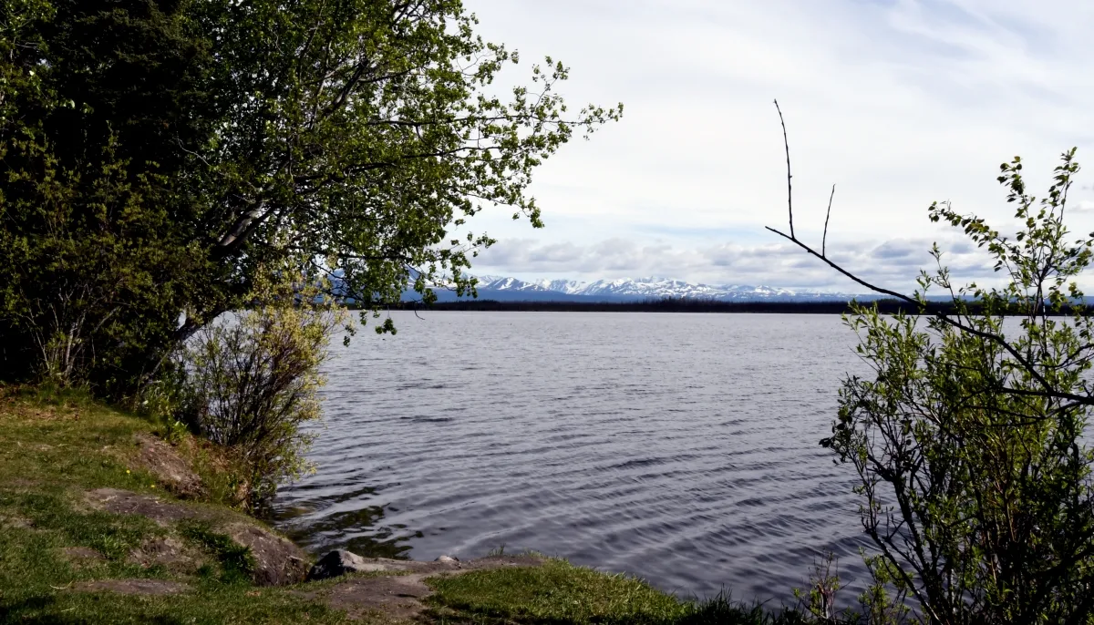 084 6-6 lake along skilak lake road.jpg