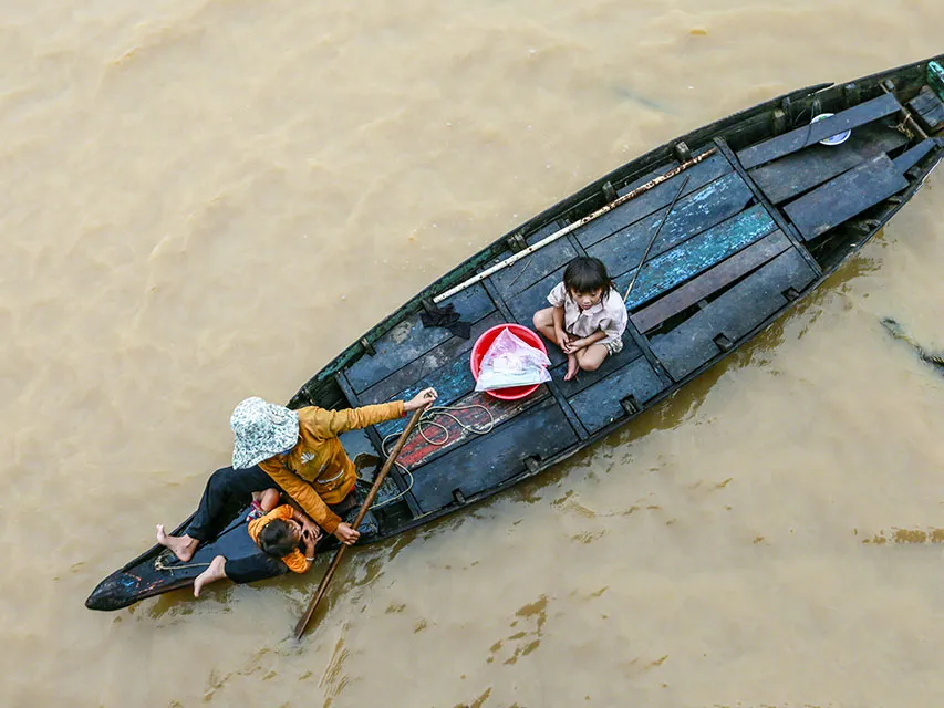 Tonle Sap floating village 09 853x640.jpg