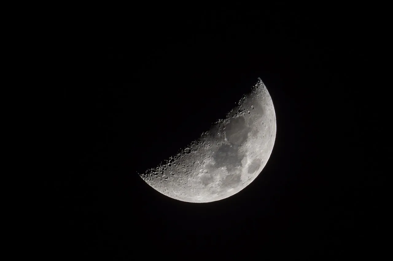 moon-3176159_1280.jpg