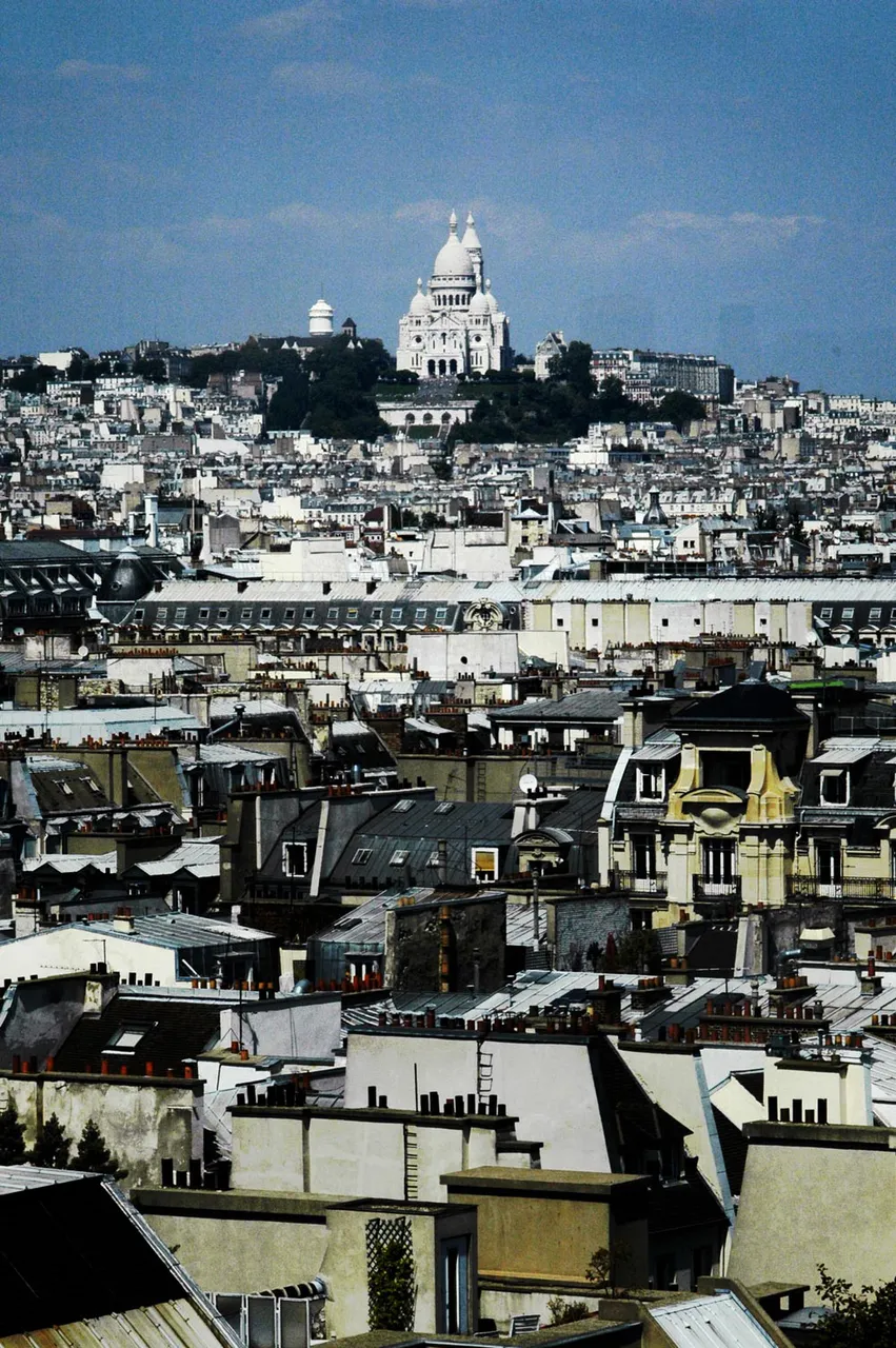 2000px-Montmartre_jms.jpg