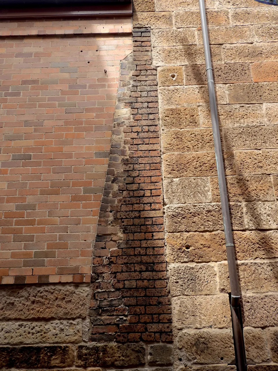 WALL BRICKS.JPG