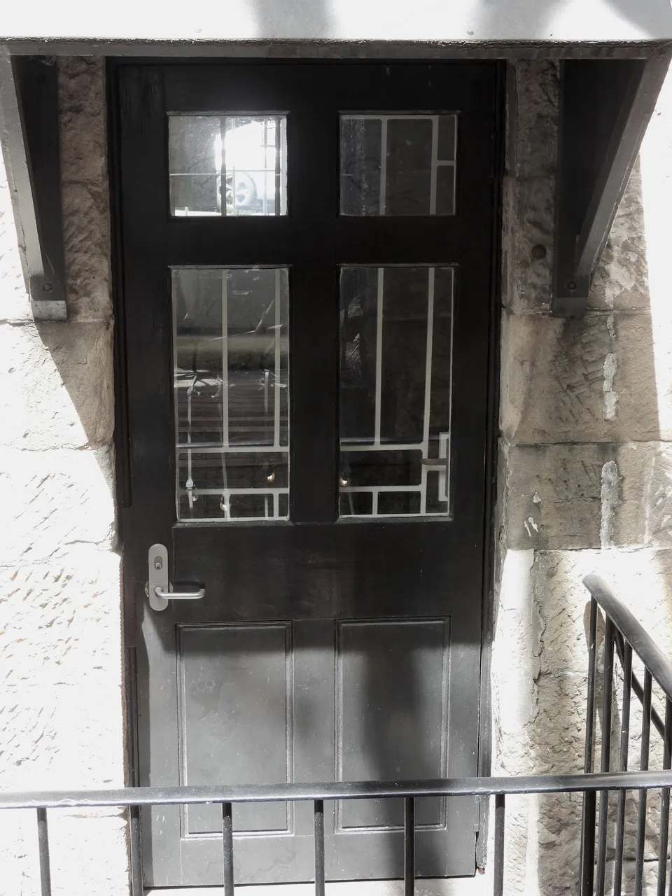 B&W DOOR.JPG