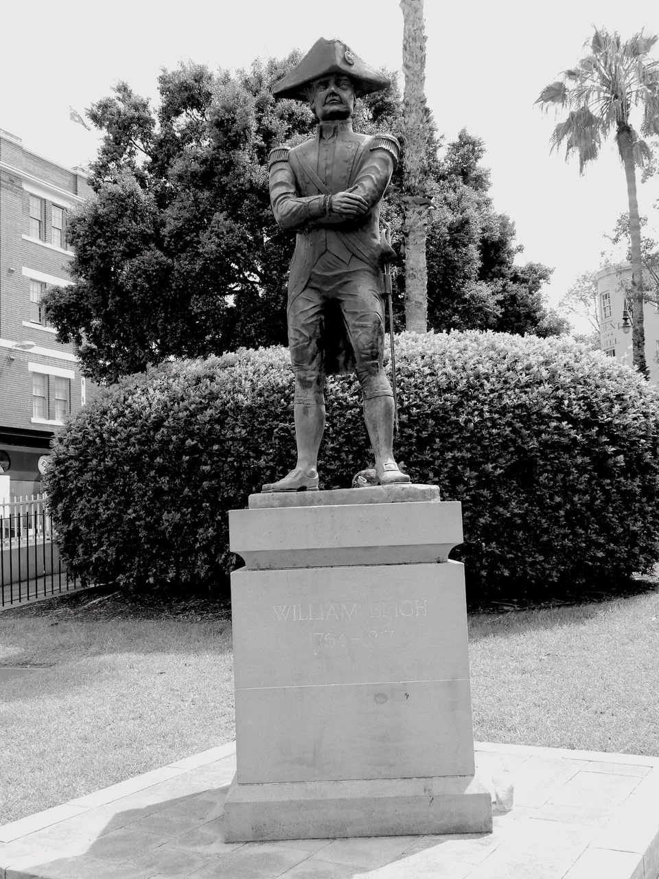 STAUE WILLIAM BLIGH B&W.JPG