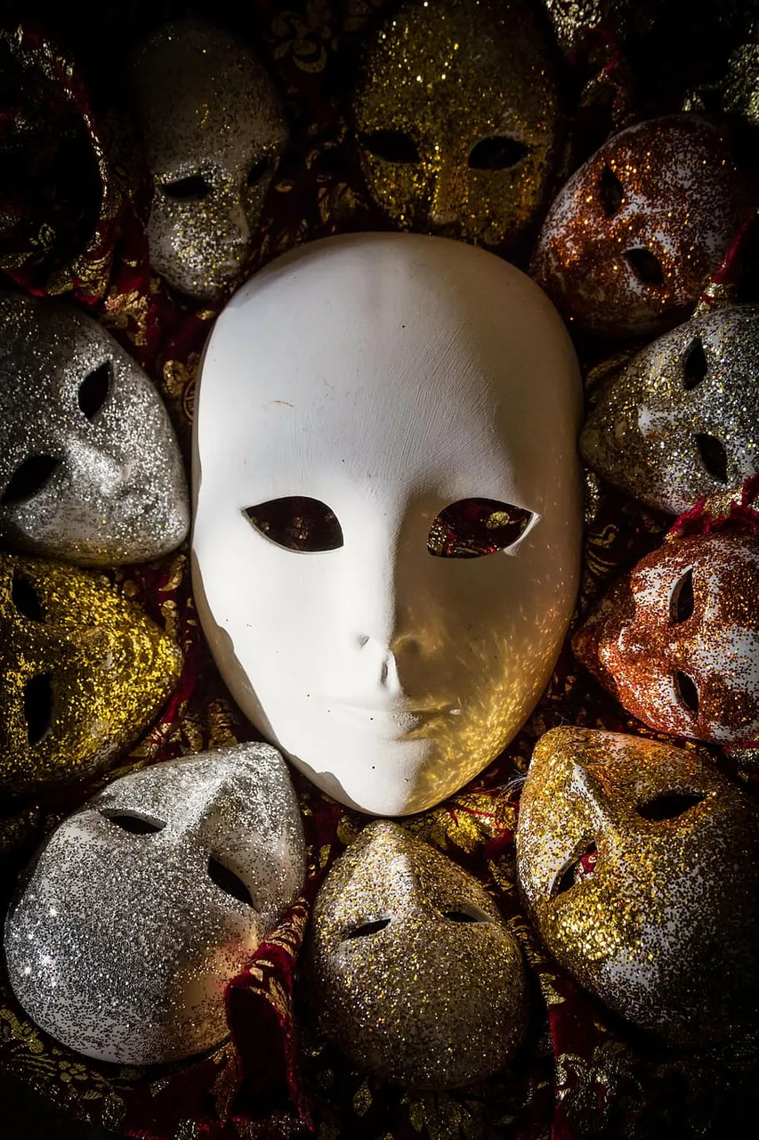 PxFuel-costume-mask-venetian-carnevale.jpg