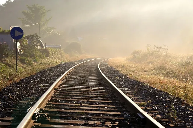 Pixabay-KIMDAEJEUNG-railroad-3317314_640.jpg
