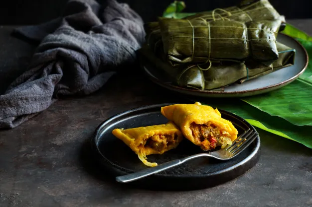 venezuelan-christmas-food-hallacas-tamales_103019-812.jpg
