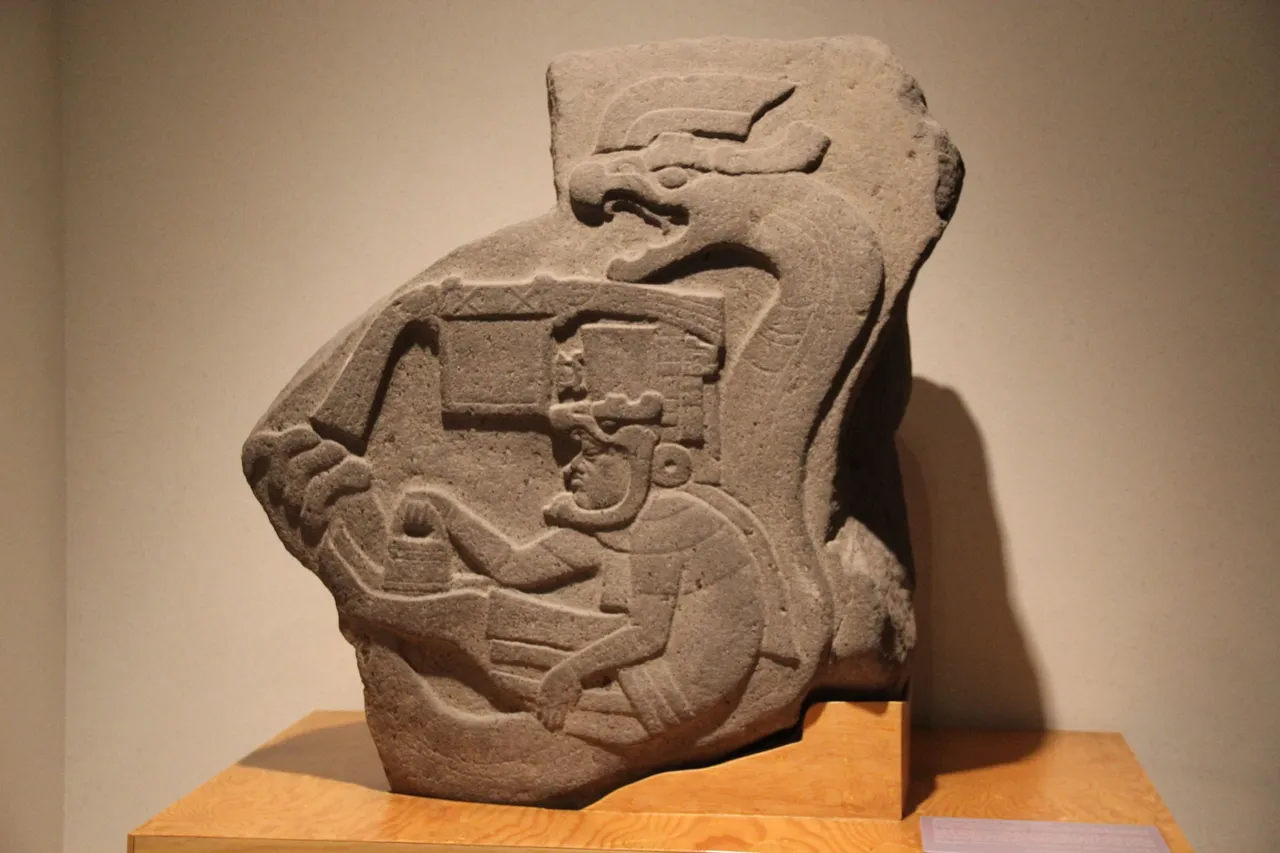 Olmec_Monument_19,_La_Venta,_1300-400_BC.jpg