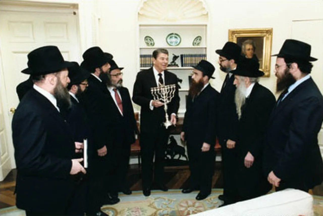 ReaganChabadMenorah_1986.jpg