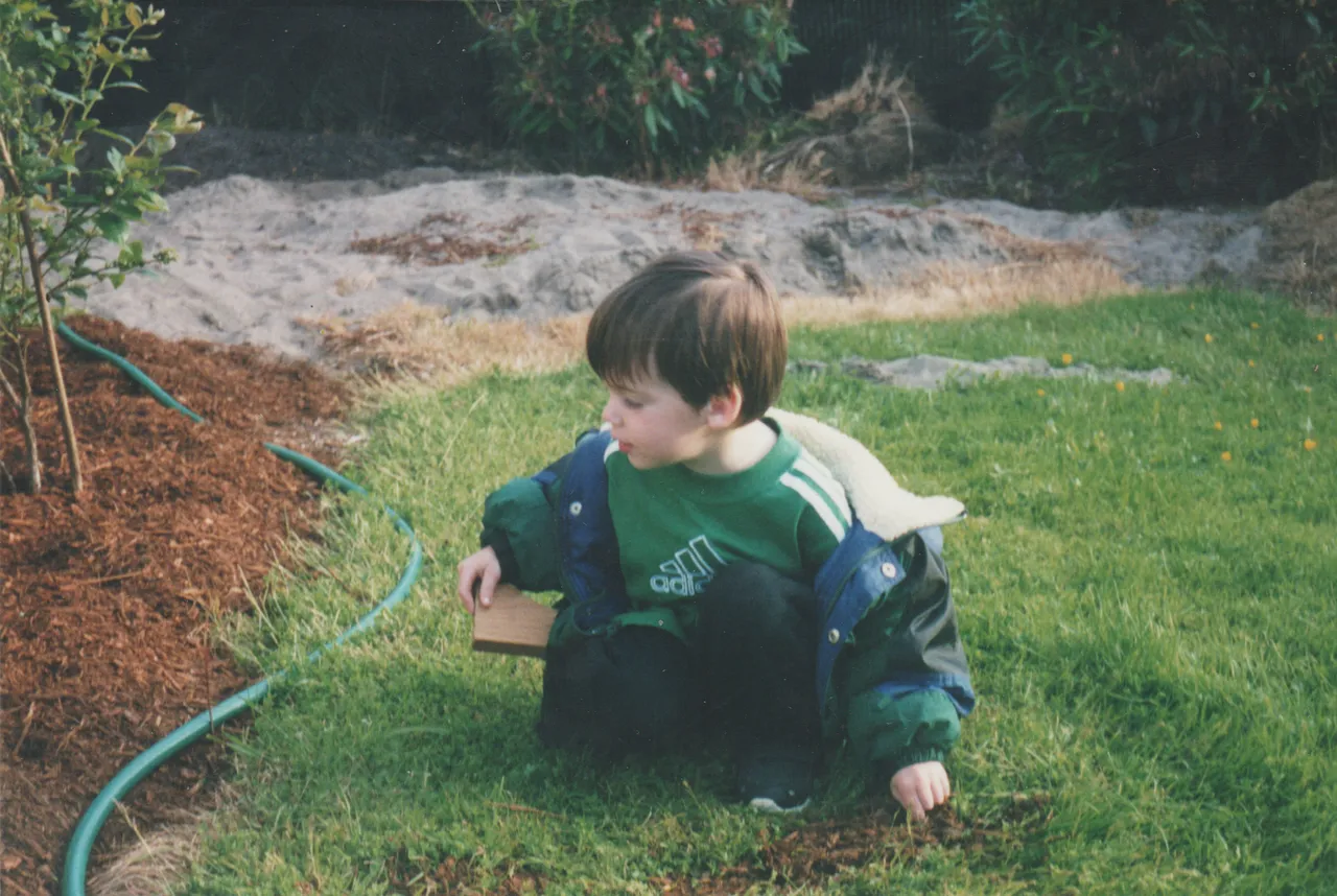 1999-07 - Tyler Williams, Karen's backyard.png