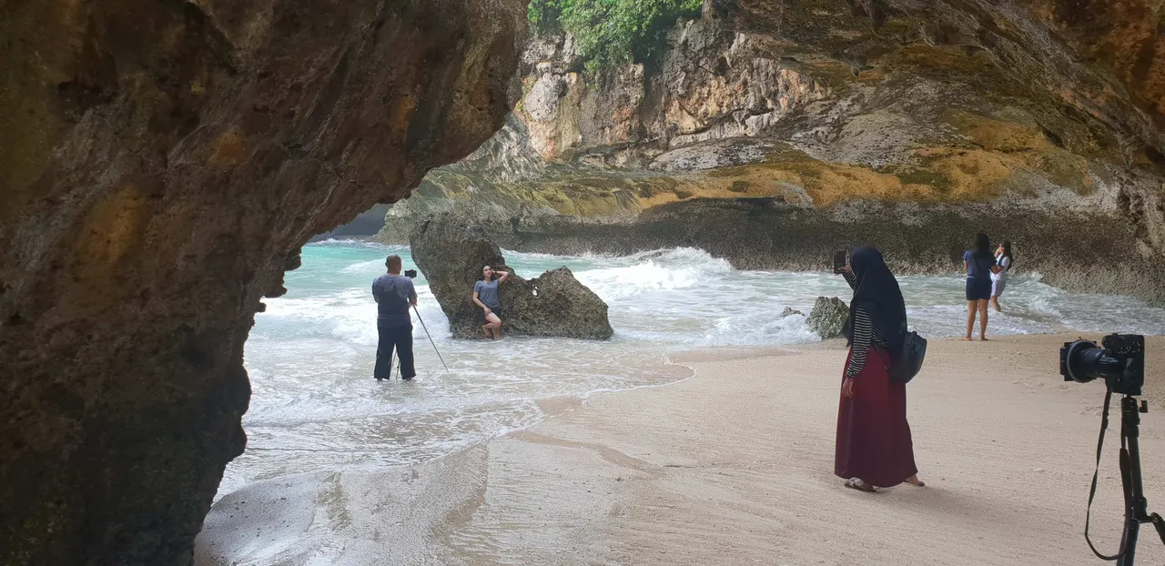 Carrying out photoshoots and blocking the beach is not something that you should do in Uluwatu if you were to take my advice
