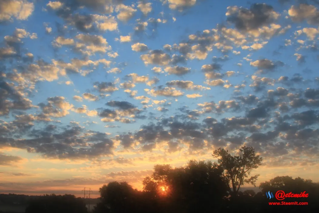 sunrise dawn morning clouds skyscape landscape SR0124.JPG