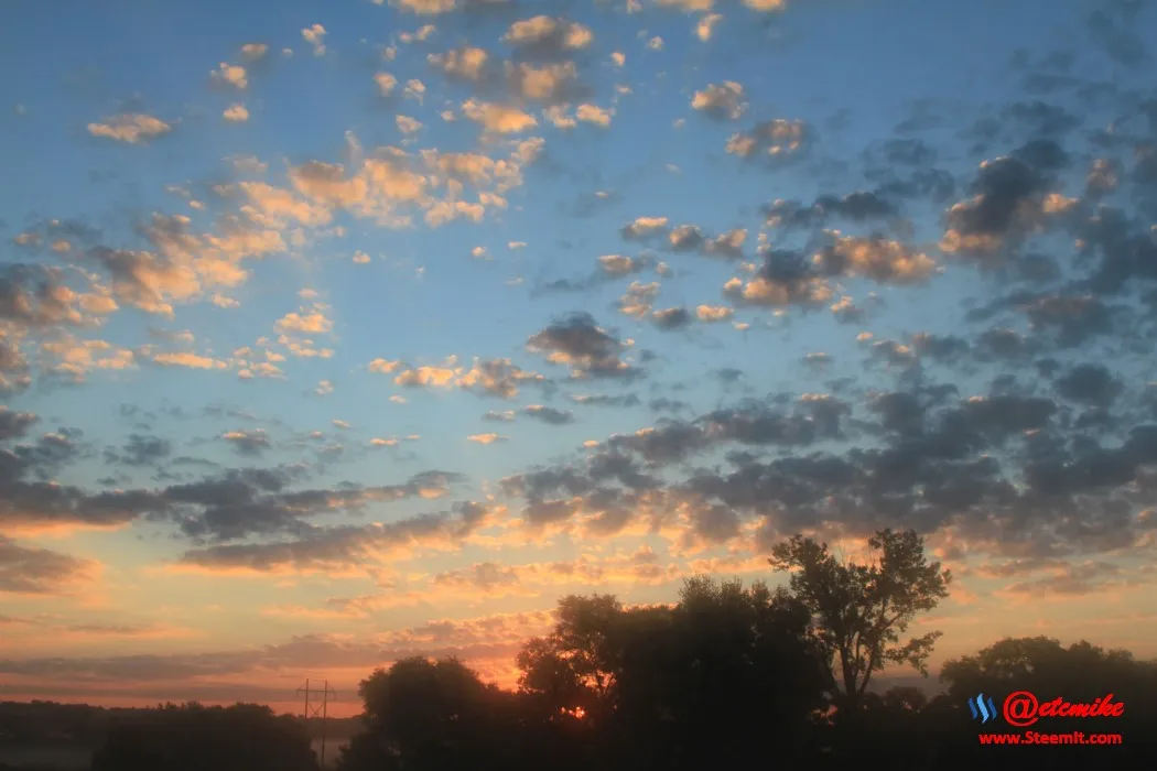 sunrise dawn morning clouds skyscape landscape SR0089.JPG