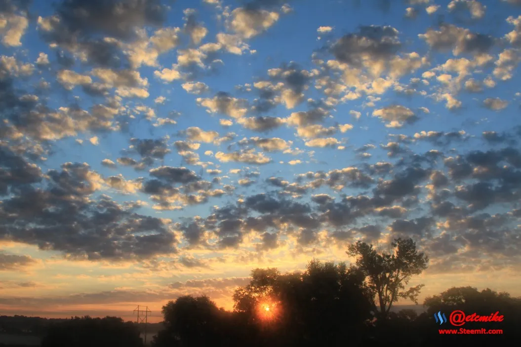 sunrise dawn morning clouds skyscape landscape SR0137.JPG